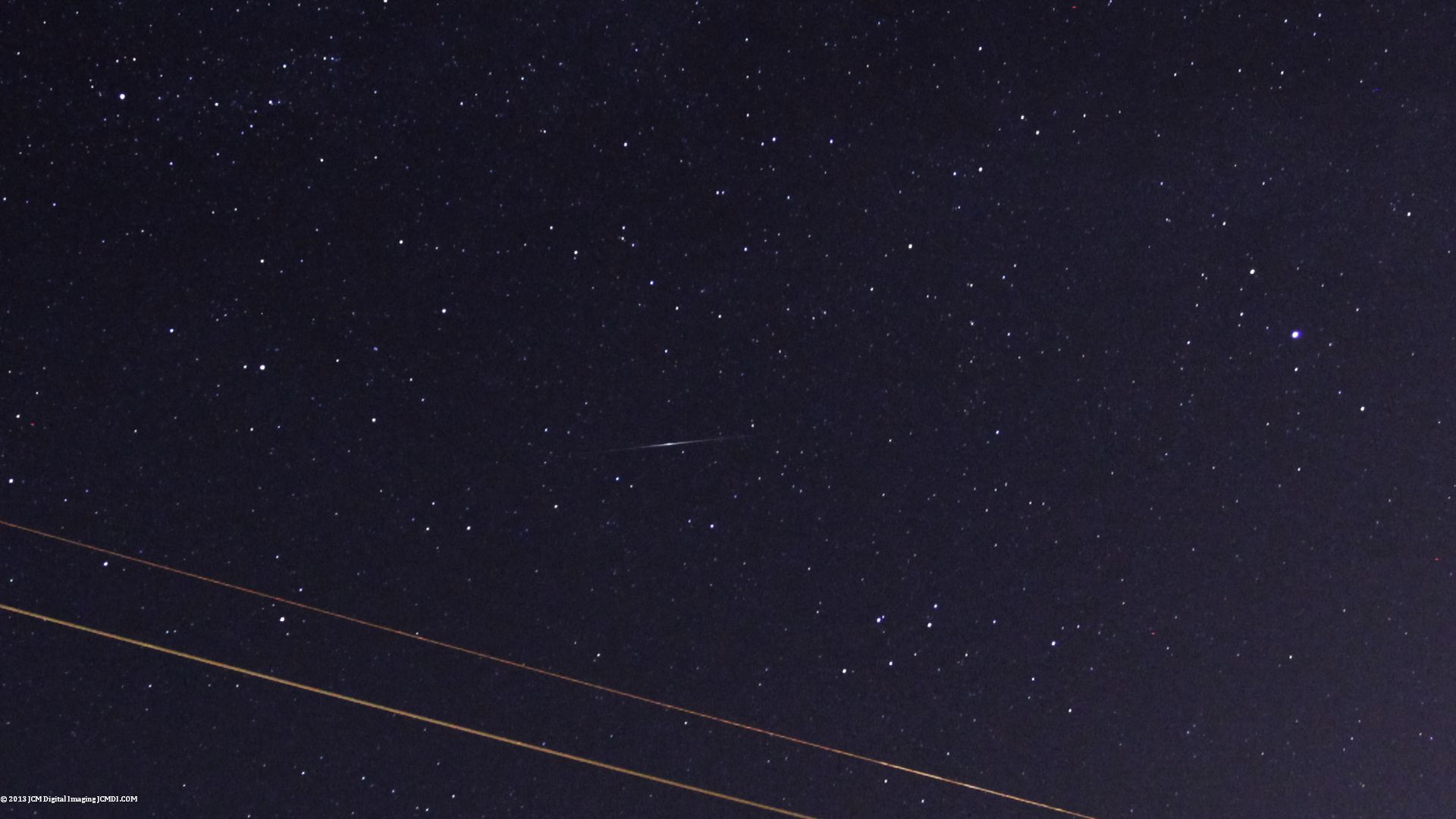 A small meteor captured during the 2013 Lyrid meteor shower (4-22)